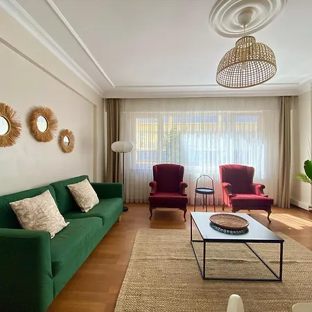 Апартаменты Spacious & Center 3 Bedroom Flat - No2