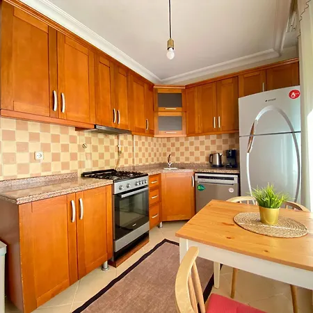 Spacious & Center 3 Bedroom Flat - No2 *