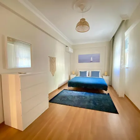 Spacious & Center 3 Bedroom Flat - No2 Apartment *