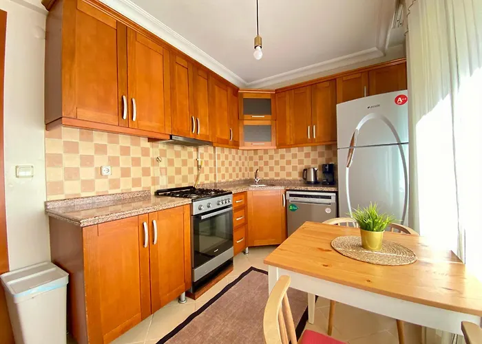 Spacious & Center 3 Bedroom Flat - No2 *
