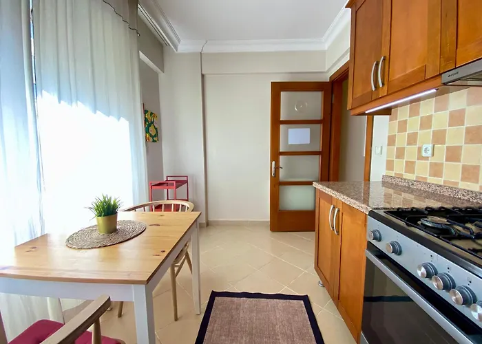 Spacious & Center 3 Bedroom Flat - No2 *