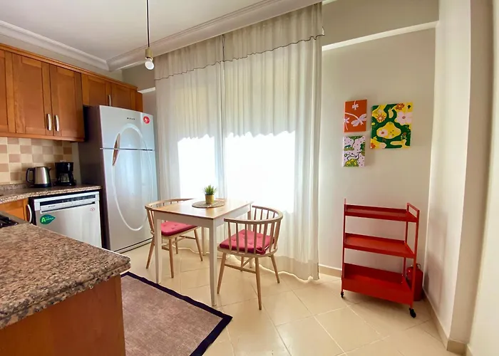 Spacious & Center 3 Bedroom Flat - No2 *