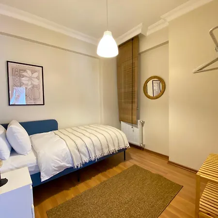 아파트 Spacious & Center 3 Bedroom Flat - No2 이스탄불